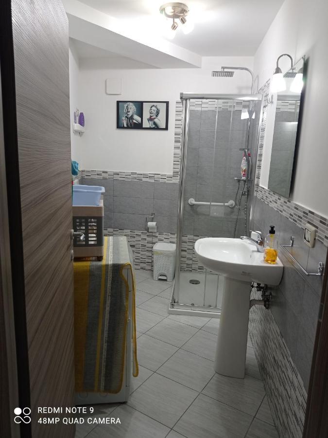 דירות גיארדיני נאקסוס House Roches Noire מראה חיצוני תמונה